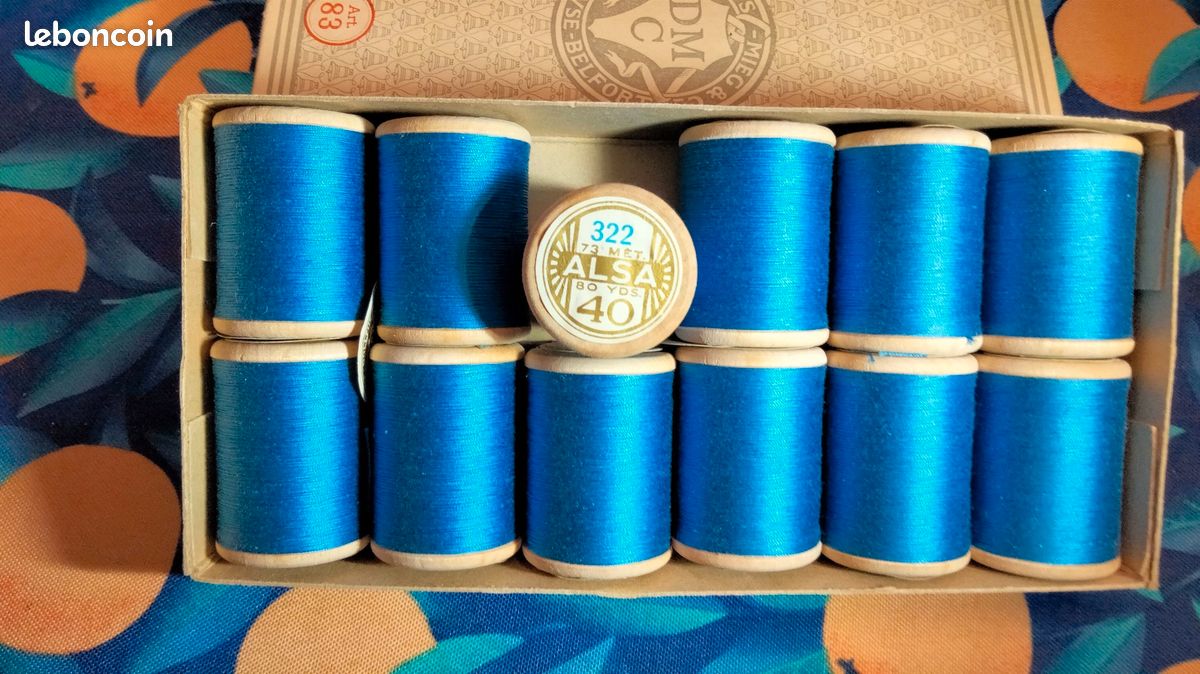 Bouton De Mercerie Ancien En Rafia Bleu - Modèle Vintage (Réf 3535) - Occasion