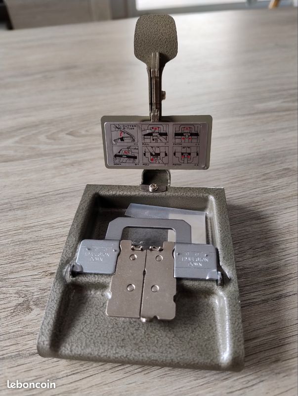 Caméra Revue Automatic Super 8 225 - Pour Pièces Détachées Ou Collection