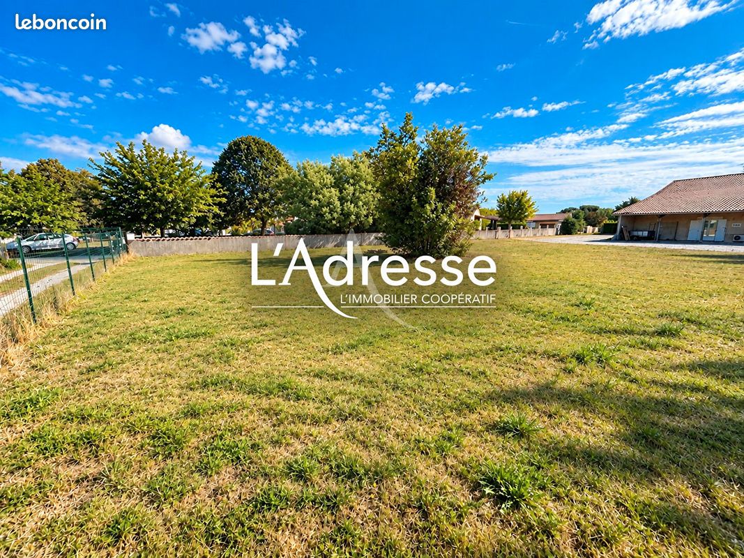Terrain 881 m² · à Saint-Médard-en-Jalles · 881 m² · 239 000 €