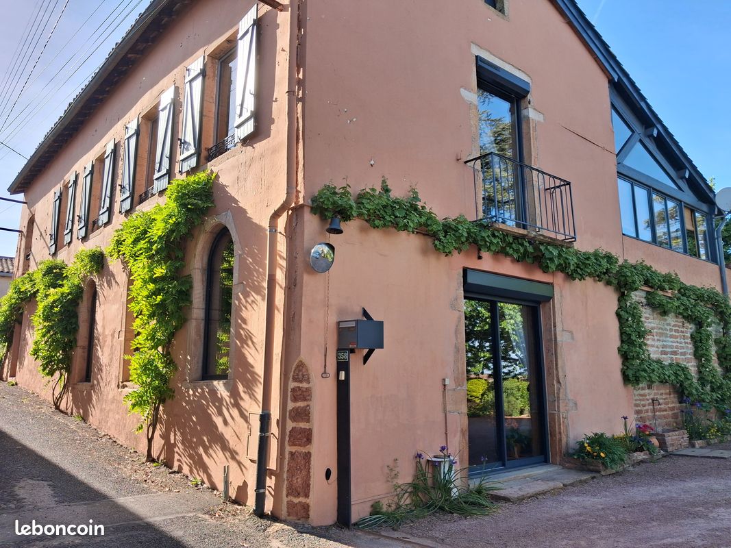 Maison 6 pièces 240 m² · à Charnay-lès-Mâcon · 240 m² · 390 000 €