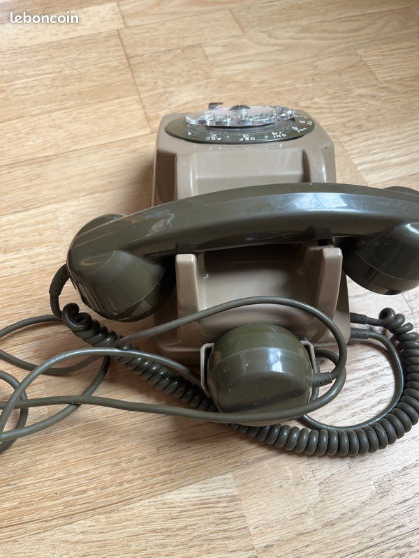 Téléphone fixe Socotel S63 à cadran de couleur marron et vert (image 2)