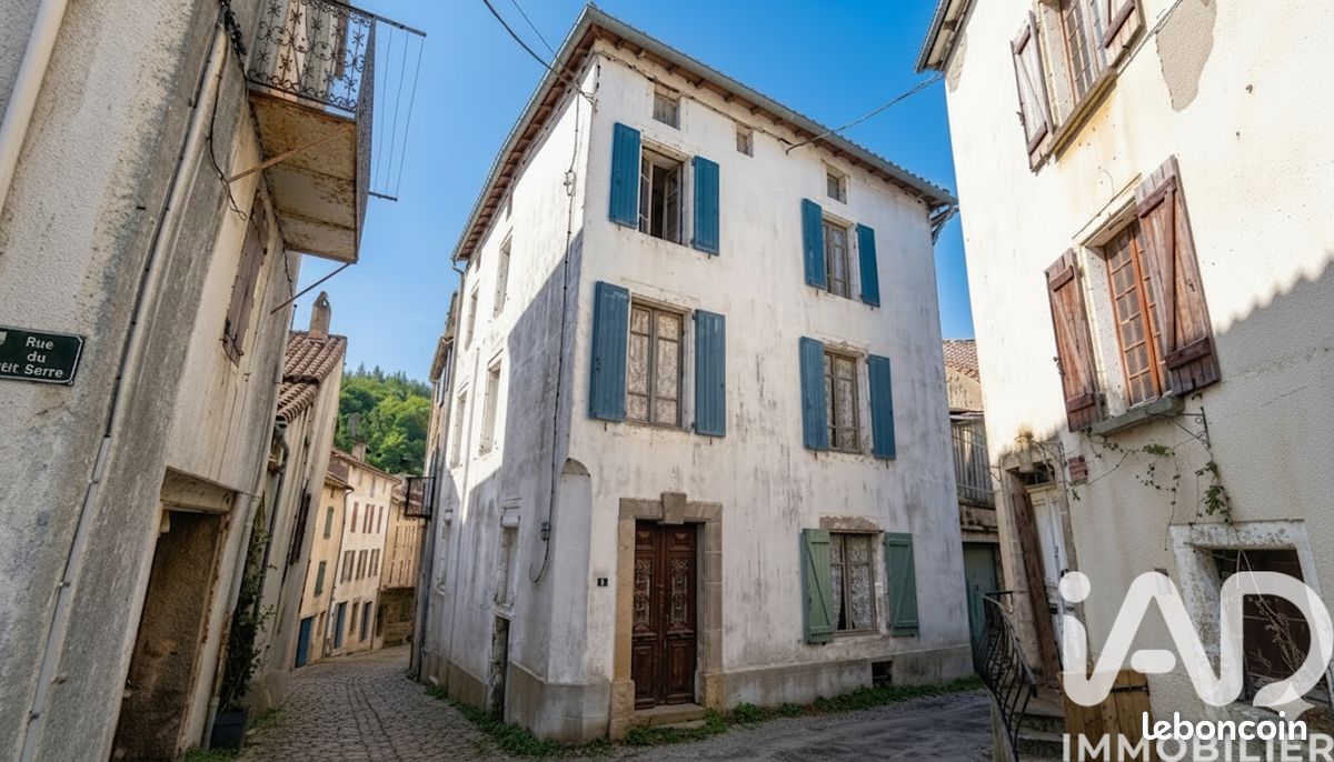 Maison 9 pièces 140 m² · à Fayet · 140 m² · 68 000 €
