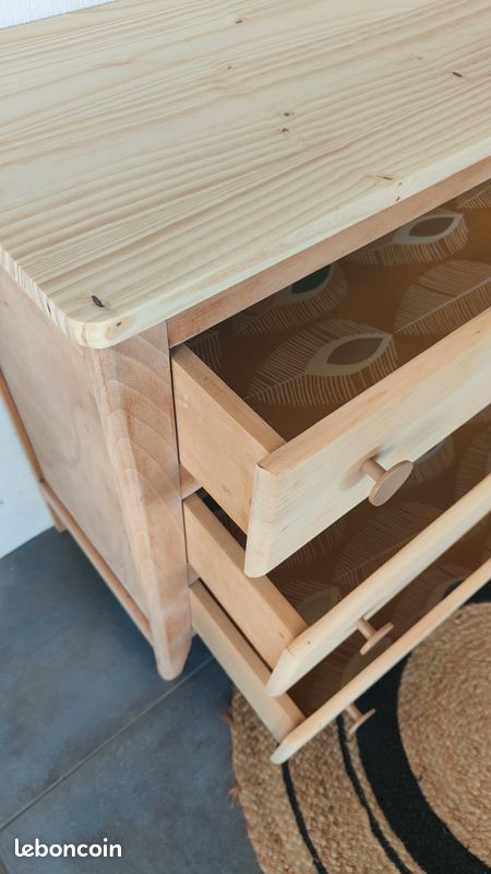 Petite commode parisienne en bois brut (Hêtre et Pin) – 3 tiroirs (image 9)