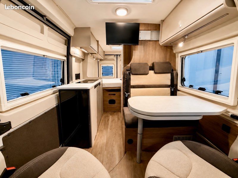HYMER CARADO CVE 600 | LIT XXL | SOUTE XXL | Attelage | Panneau Solaire | Caméra | GPS | Smart TV | Apple CarPlay / Android Auto | Garantie 12 Mois | Fourgon Aménagé / Camping-Car (image 4)