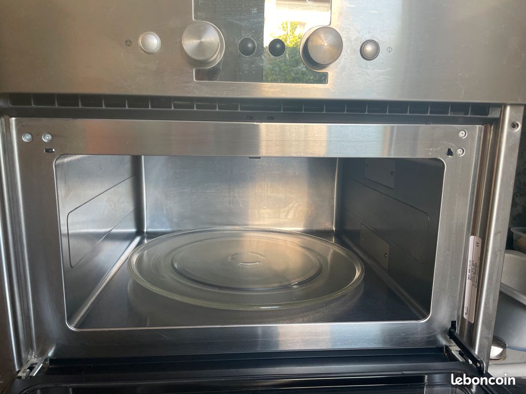 Four combiné encastrable whirlpool (image 3)