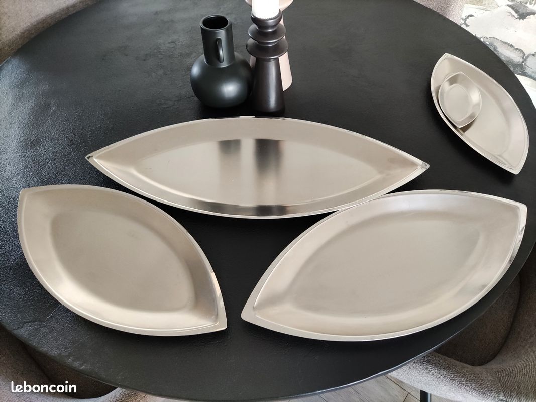 GUY DEGRENNE COSMOS PLAT PARFAIT ETAT 41 cm de long sur 18,5 cm et 4 cm de haut