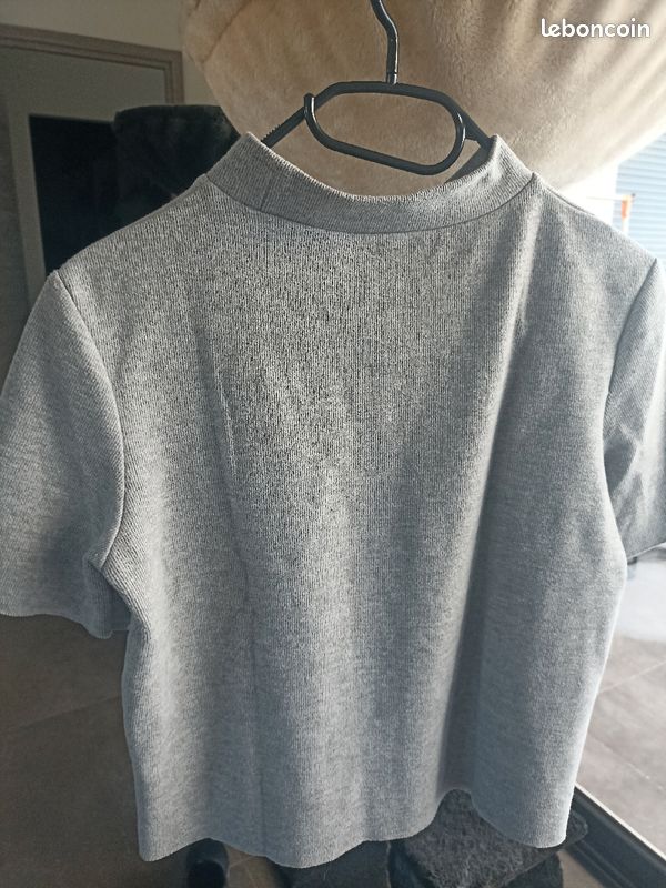 Petit haut gris (image 2)