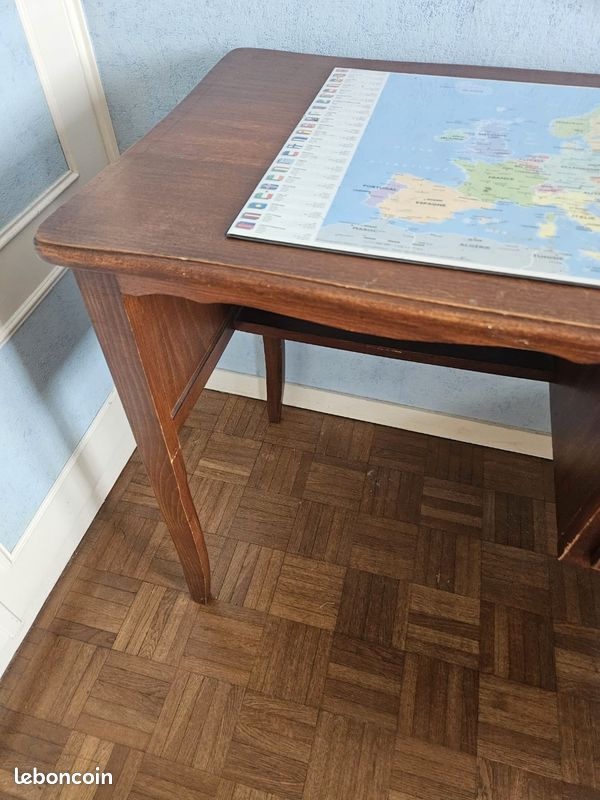 Petit bureau compact et pratique en bois (image 2)