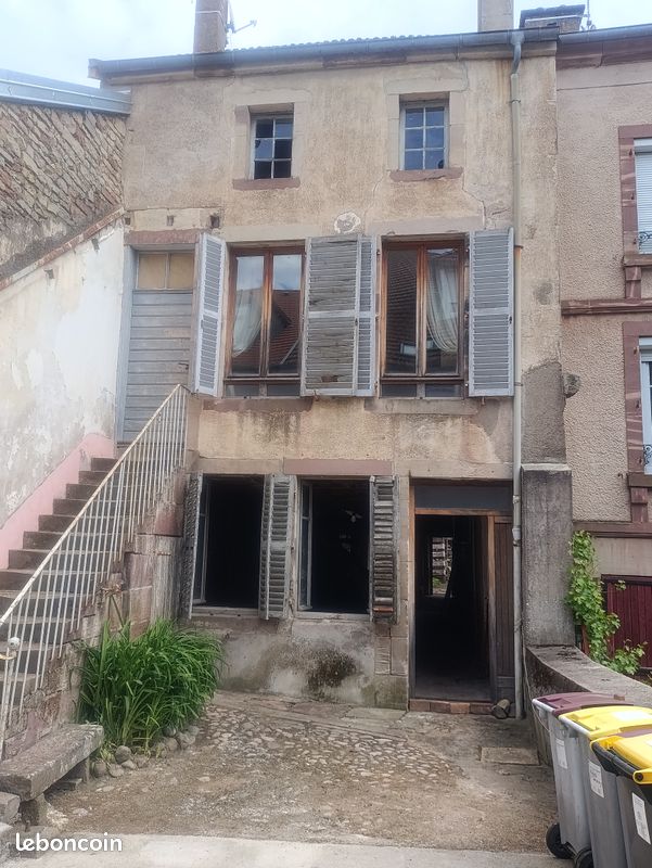 Maison 8 pièces 215 m² · à Luxeuil-les-Bains · 215 m² · 68 000 €