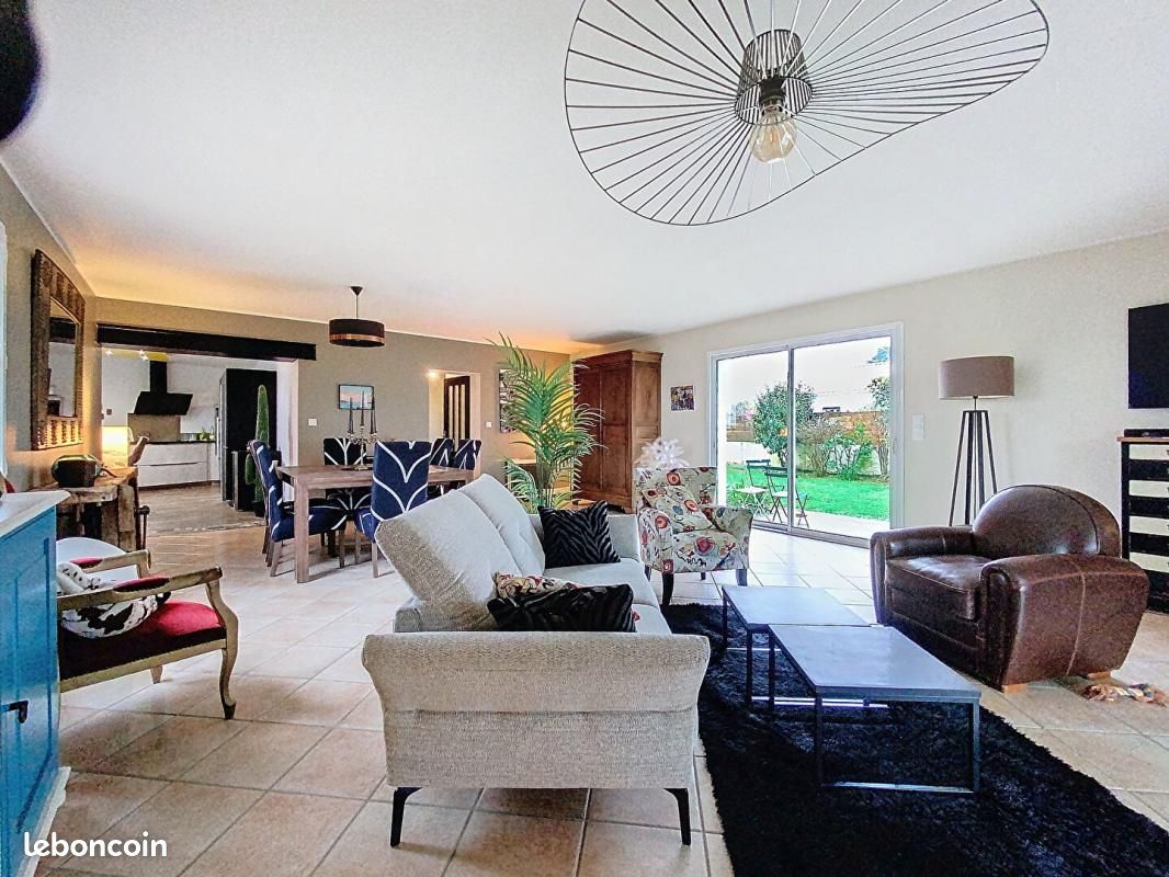 Maison 7 pièces 255 m² · à Le Fenouiller · 255 m² · 584 900 €