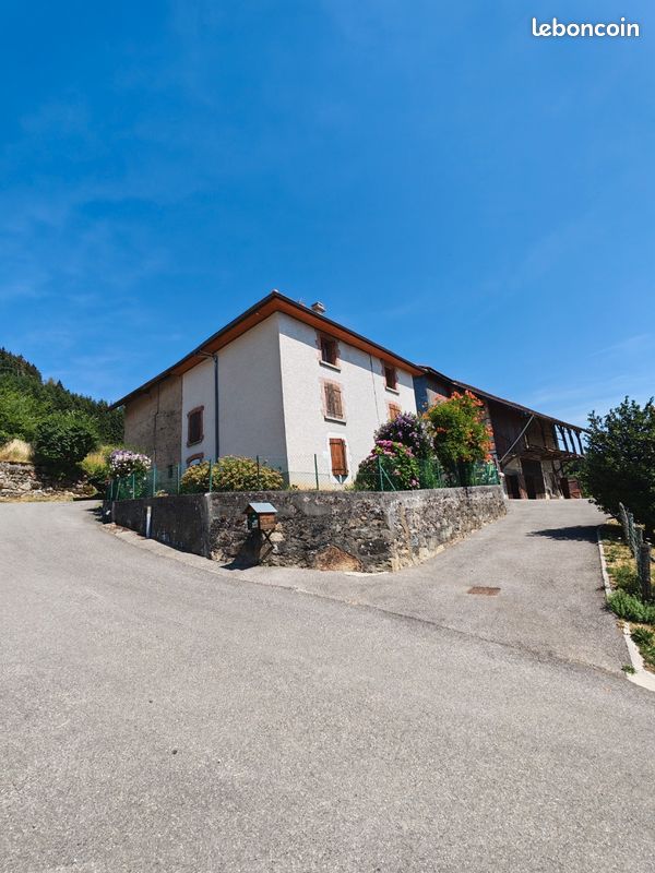Maison 2 pièces 100 m² · à Saint-Aupre · 100 m² · 530 000 €