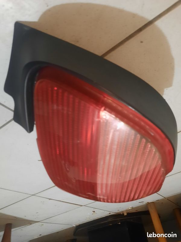 Feu ar droit peugeot 206 ph1 (image 2)