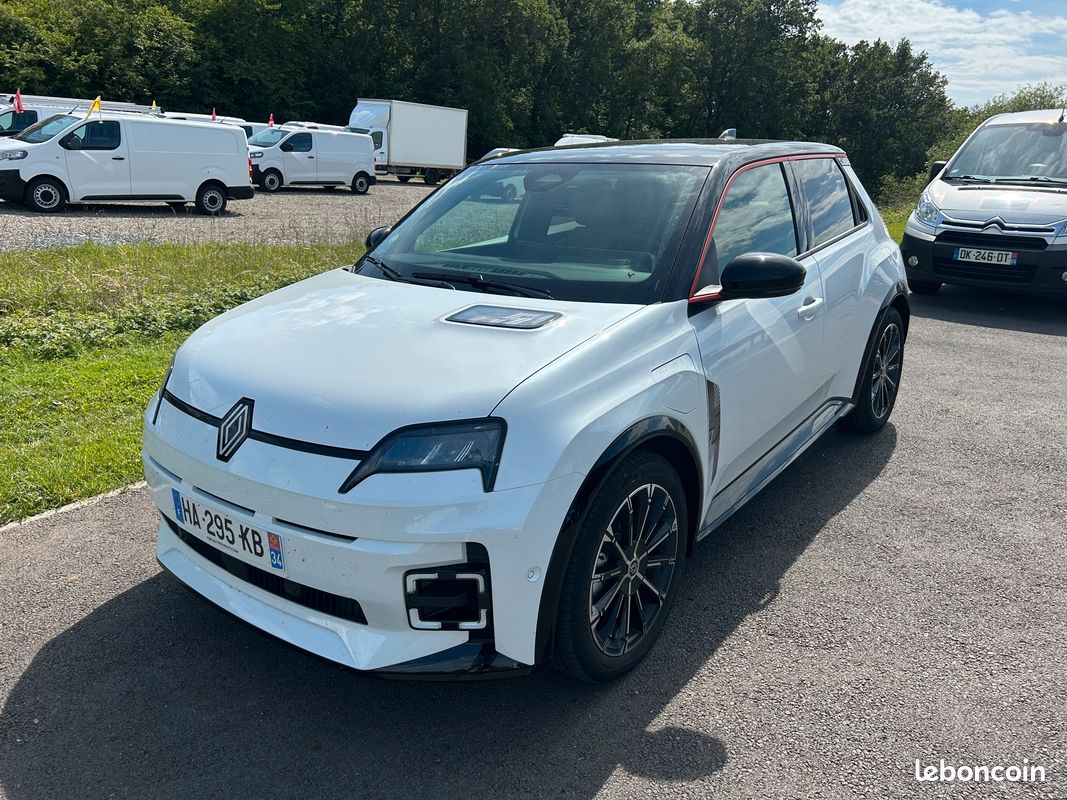 RENAULT R5 II E-TECH 150cv 52 KWH ICONIC CINQ CONFORT 11/2024 1ERE MAIN 5300Kms 27900 EUROS (image 1)