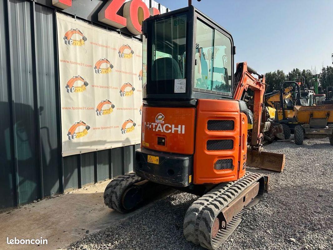 Hitachi ZX26U-5A CR Cabine à 22 900  HT (image 3)
