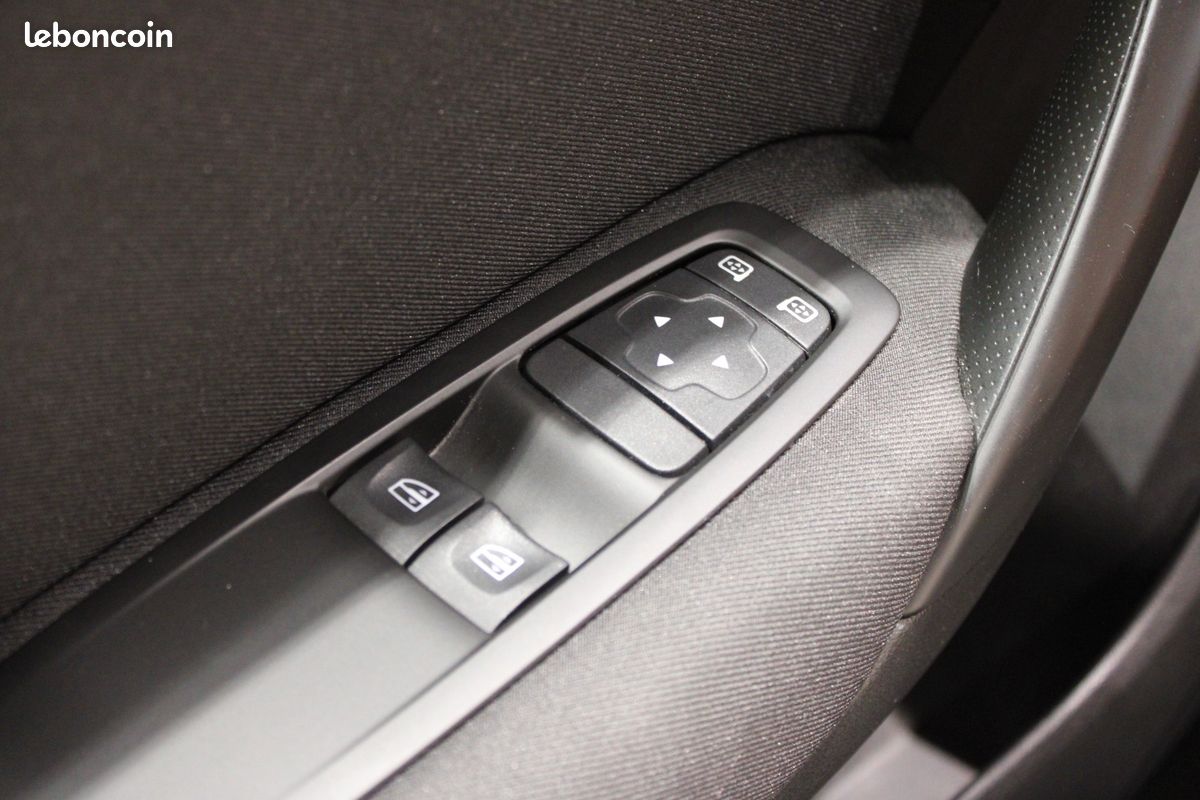 RENAULT MEGANE 4 - 1.2TCE 100 ENERGY LIFE - BLUETOOTH - SUIVI D'ENTRETIEN COMPLET - REGULATEUR - ANTIBROUILLARD Av (image 23)