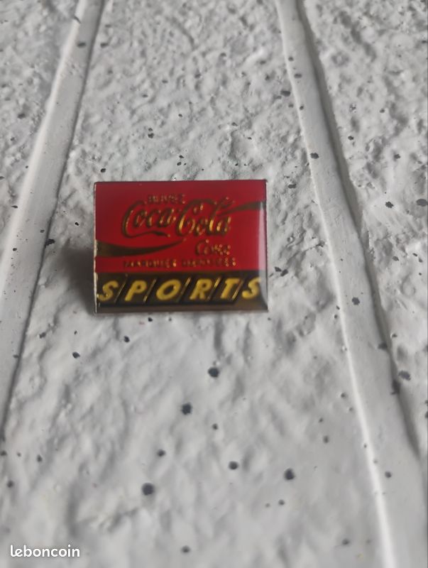Pin's coca cola sports (image 1)