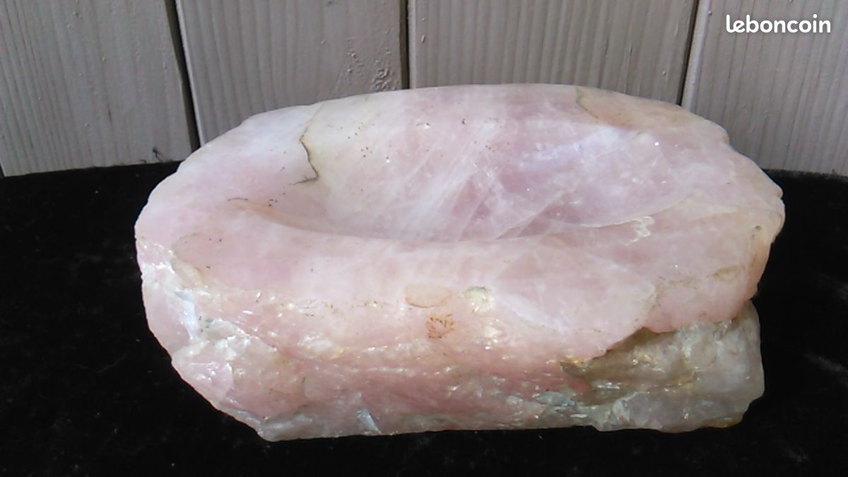 Quartz rose cendrier n°2 dimensions: 13,5x11x5,5cm (image 1)