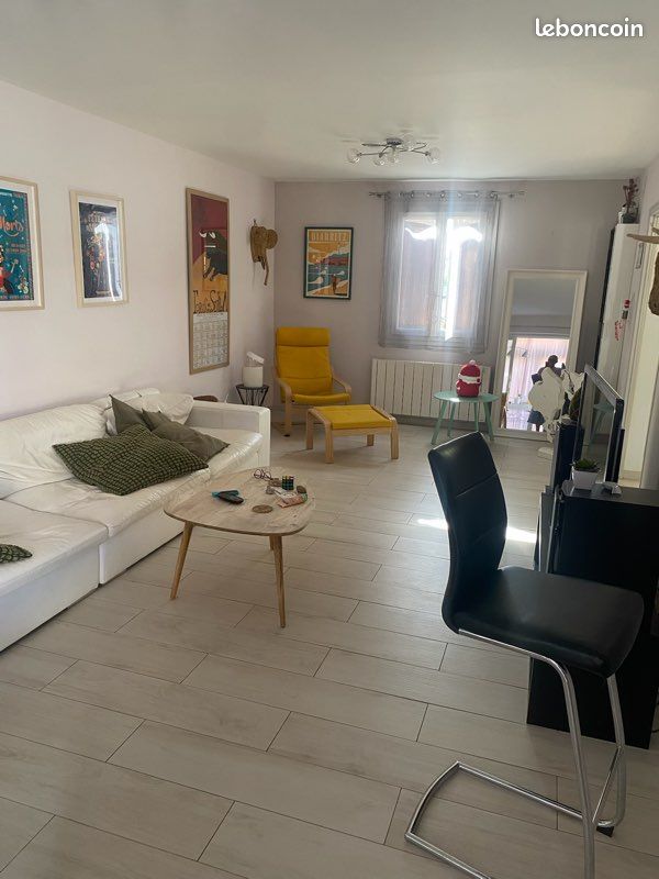 Maison 5 pièces 143 m² · à Vic-la-Gardiole · 143 m² · 1 375 €