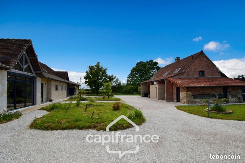 Maison 12 pièces 470 m² · à Louhans · 470 m² · 669 000 €