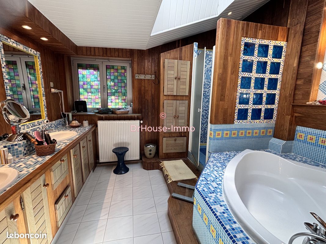 Propriété 9 pièces 240 m² (image 11)