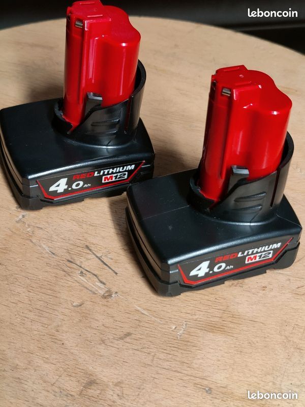 Lot de 2 batteries Milwaukee M12 (image 1)