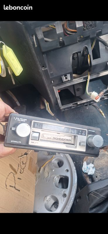 Auto radio cassette Schneider (image 1)