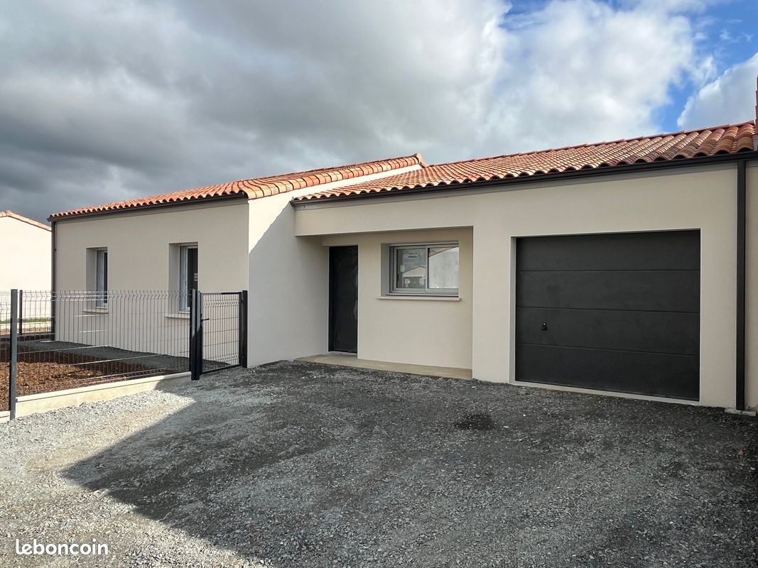 Maison 4 pièces 102 m² · à La Crèche · 102 m² · 1 130 €/mois