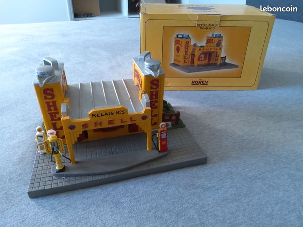 Ancienne station service en résine NOREV 1/43e Shell Relais N