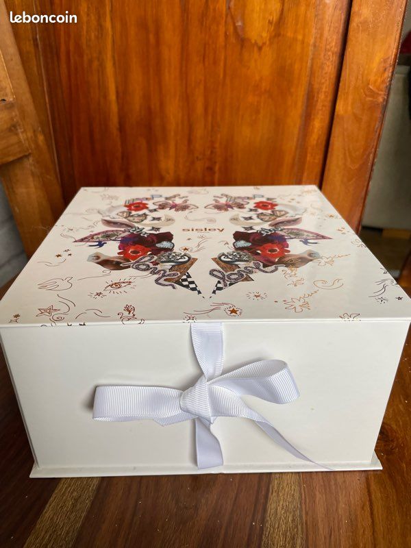 Boîte cadeau Sisley Paris neuve (image 2)