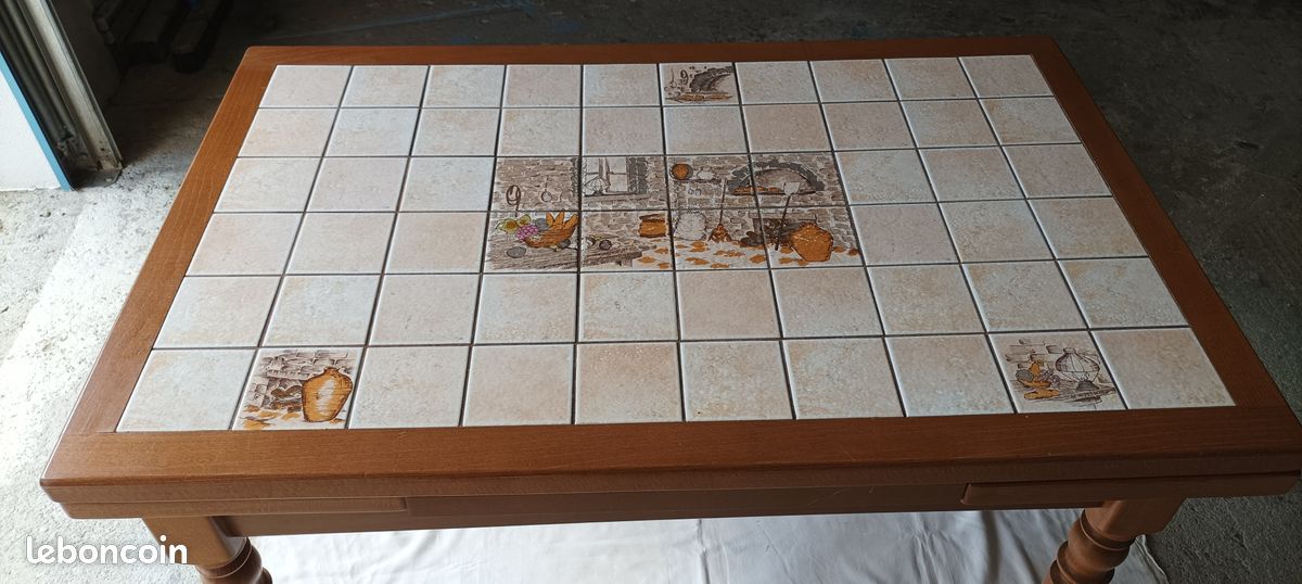 Table carrelée (image 1)