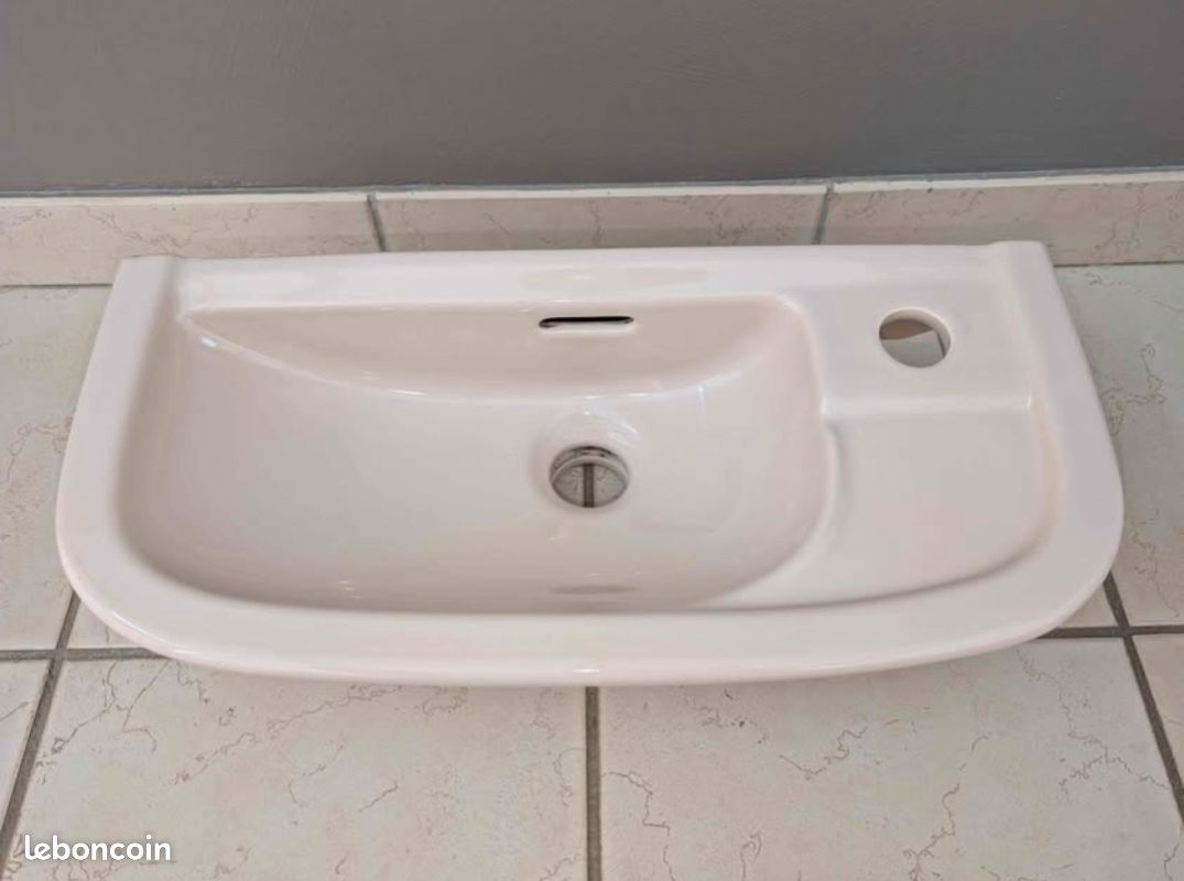 Petit lavabo lave mains mural rose pâle (image 1)