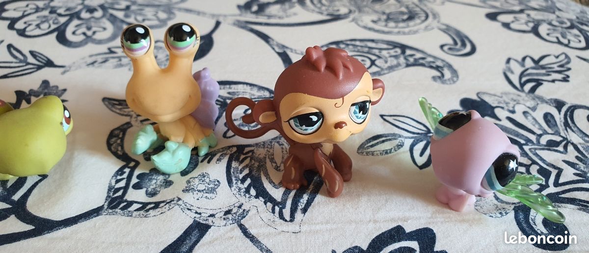LOT FIGURINES DISNEY Schtroumpfs Petshop Pokemon Gaston Lagaffe Etc EUR