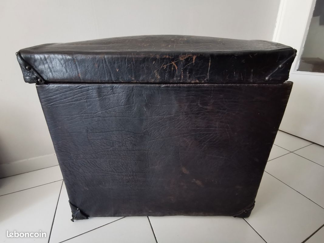 Coffre en cuir noir (image 2)
