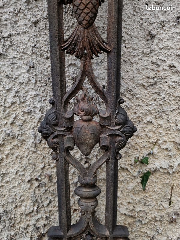 Croix crucifix calvaire religieux catholique fonte ancienne XIXeme siècle
XIXème siècle
catholique fonte ancienne
XIXème siècle (image 5)