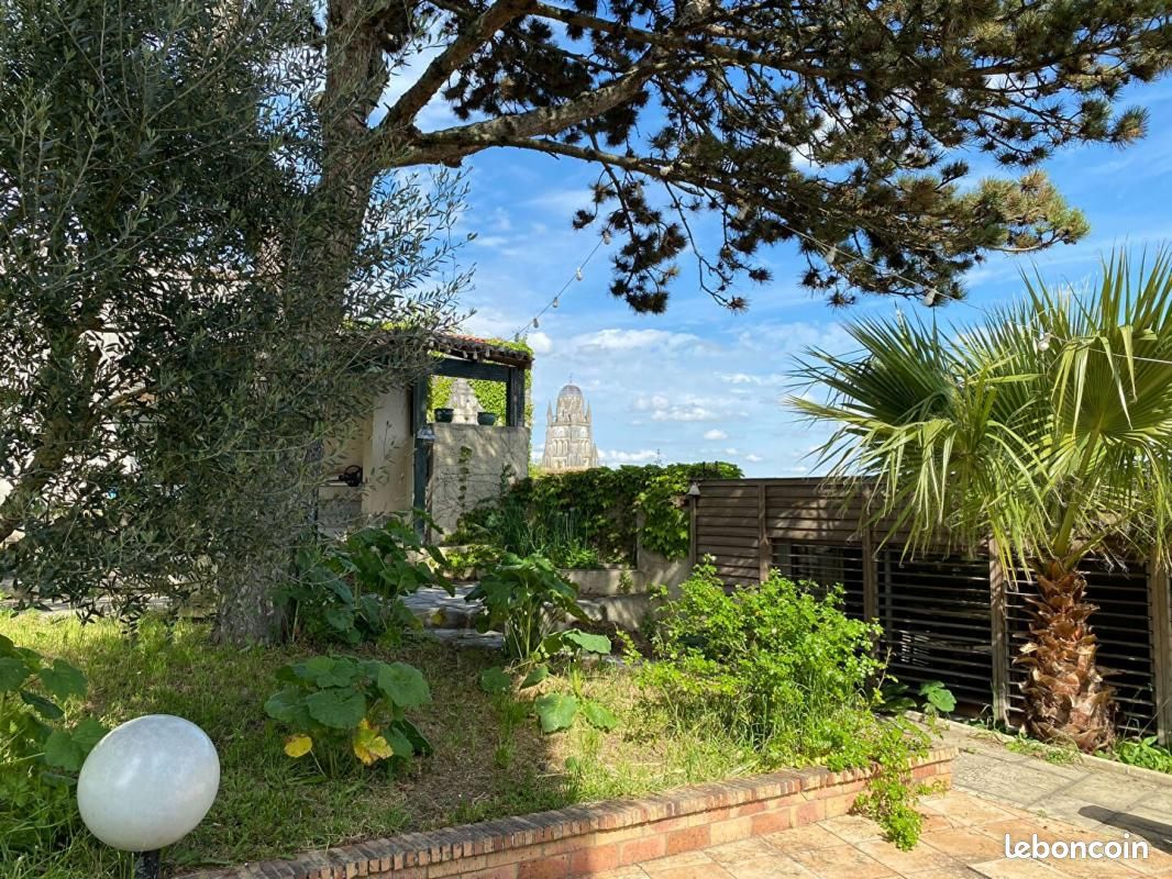 Maison 6 pièces 168 m² - Saintes 17100 (image principale 0)
