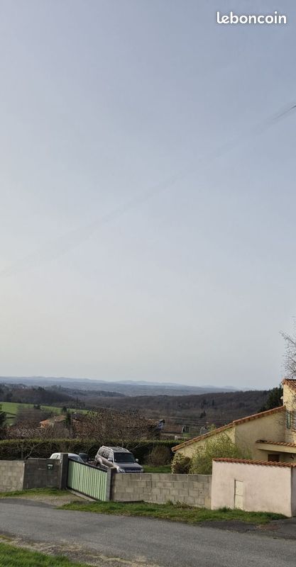 Terrain à bâtir de 2670 m² à THIERS (63) · 60 000 €
