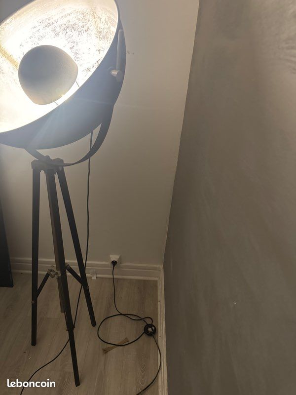 Lampadaire Trepied en Métal Noir mat (image 3)