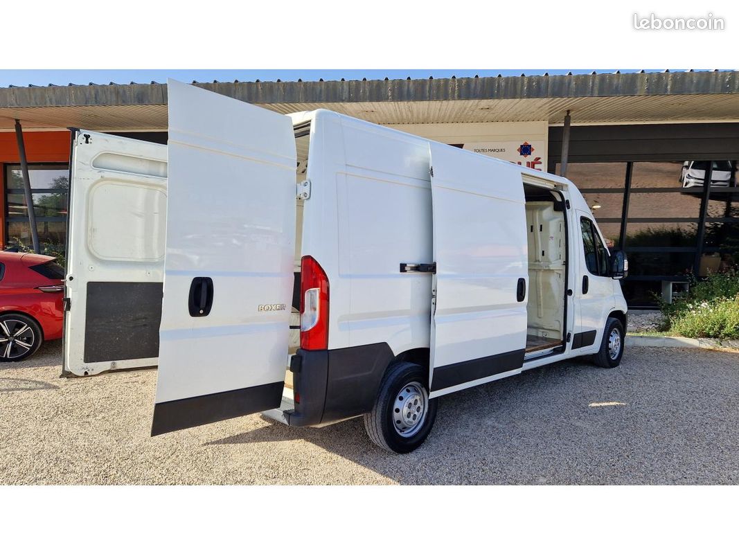 PEUGEOT BOXER Premium 333 L3H2 2.2 BlueHDi S&S - 140 (image 16)