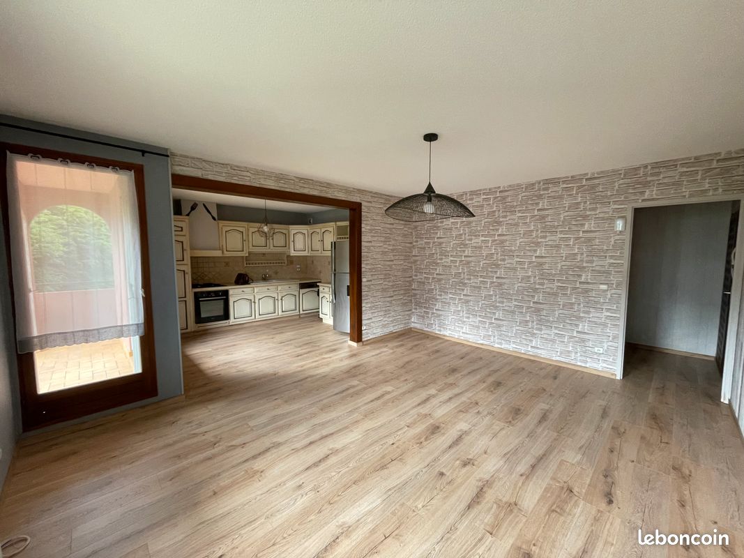 Appartement 5 pièces 103 m² · à Saint-Jean-de-Maurienne · 103 m² · 215 000 €