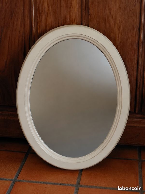 Miroir ovale crème – 55,5 x 48 cm (image 1)