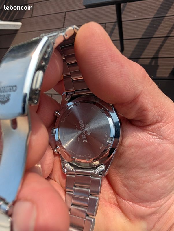 Montre Orient Neo 70's Solar Panda Chronograph (image 4)