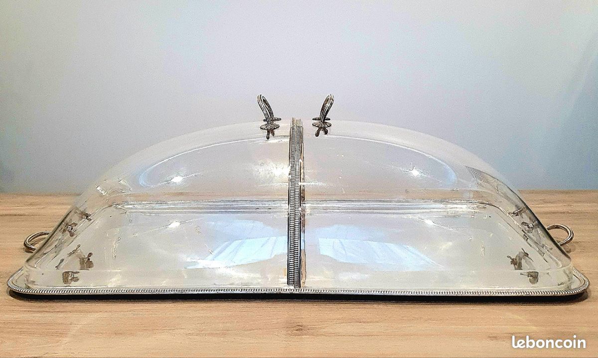 SOUPIERE, SON COUVERCLE ET PRESENTOIR EN METAL ARGENTE, EN PARTIE PAR BOIN-TABURET, PARIS, XXème