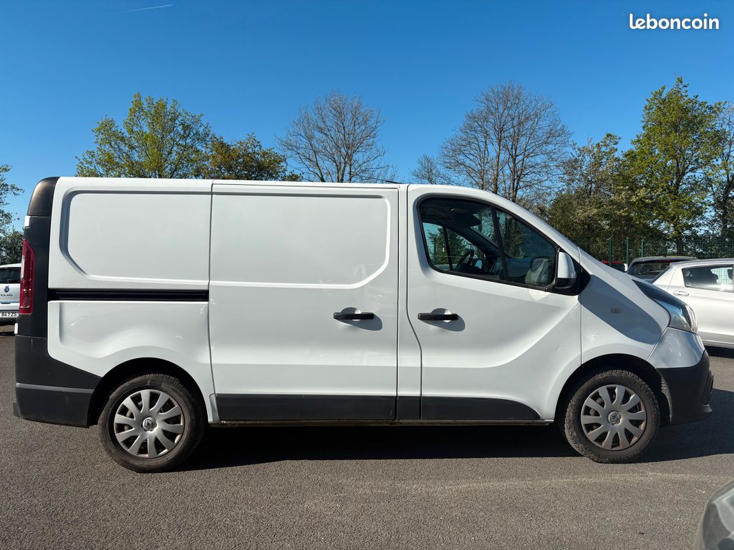 RENAULT Trafic 3 1.6 dci 120 cv L1H1 TVA RÉCUPÉRABLE (image 2)