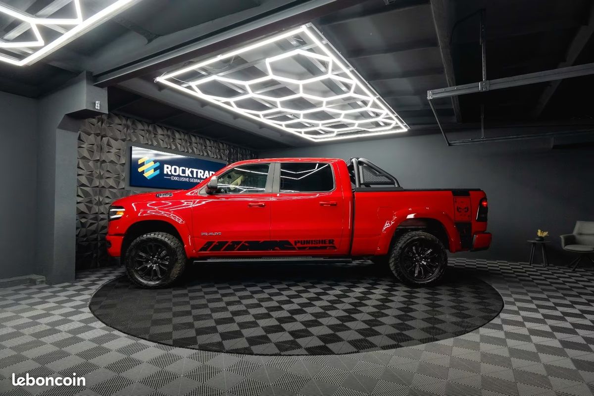 Dodge RAM 1500 Red Devil Long Bed 5.7 V8 HEMI 401 ch 4x4 – Night Pack – Offroad (image 18)