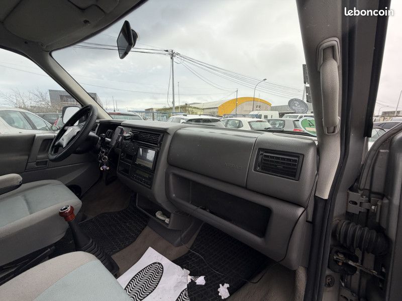 Volkswagen MULTIVAN 2.5 TDI 102CH CONFORT (image 13)