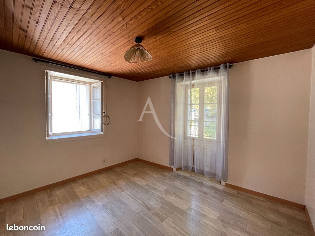 Appartement 1 pièce 23 m² · à Fontenay-le-Comte · 23 m² · 295 €