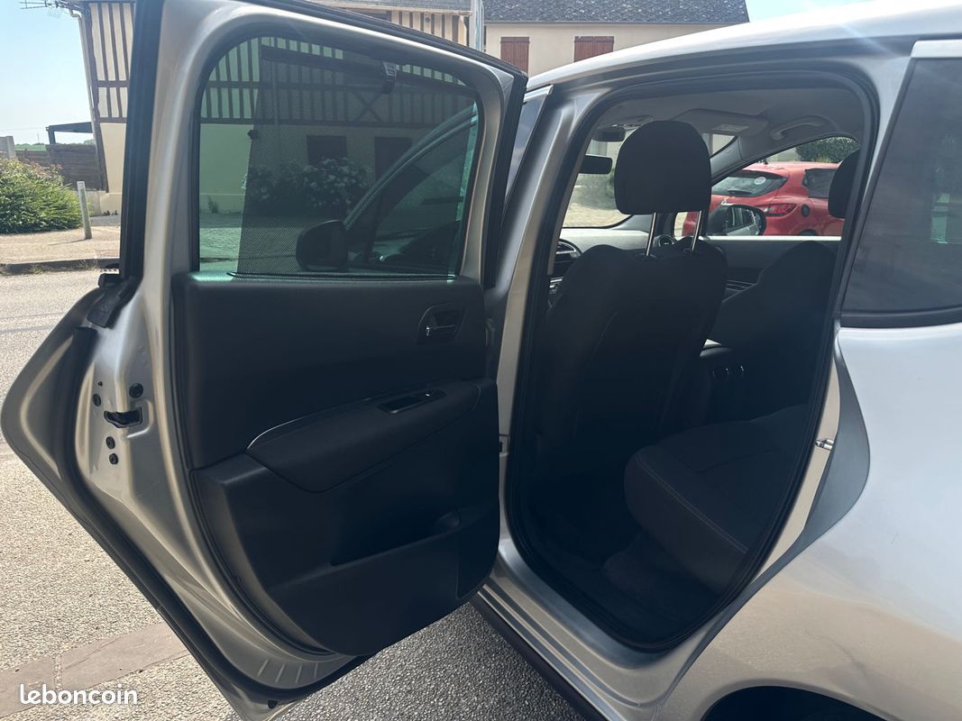Peugeot 3008 1.6 HDI 115Ch Business Pack ETG6 (image 14)