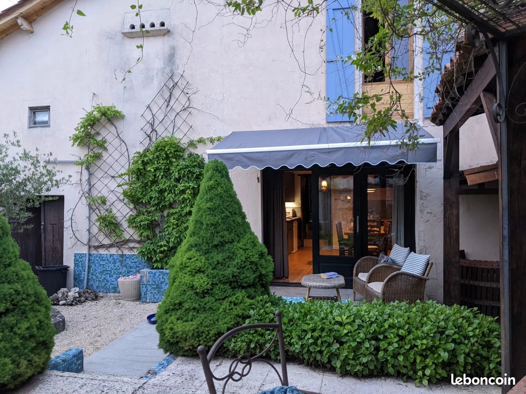 Maison 7 pièces 216 m² · à Aubeterre-sur-Dronne · 216 m² · 169 000 €