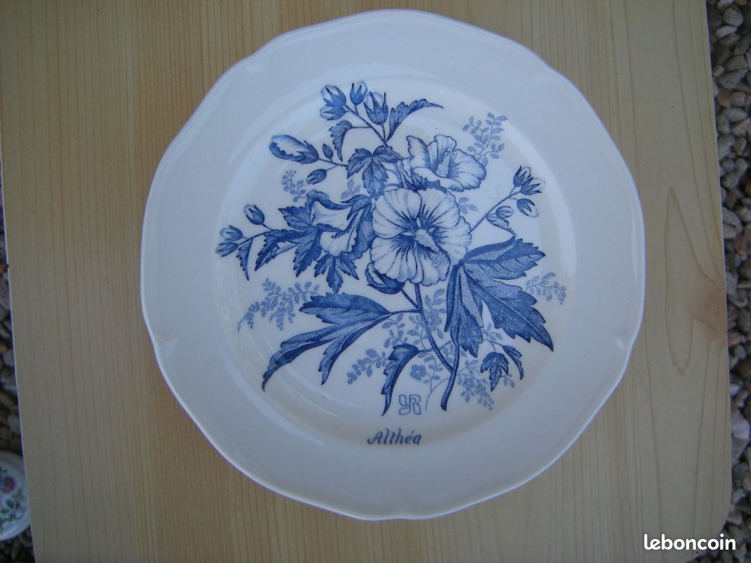 Petite assiette décorative (image 1)