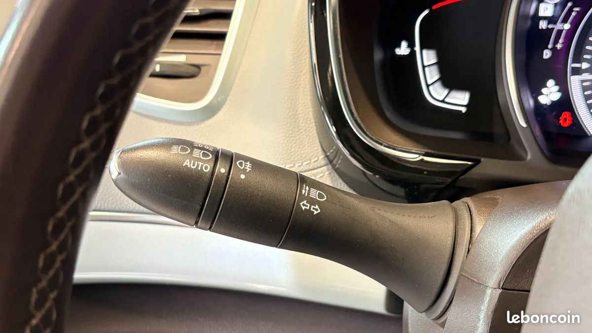 Renault Espace 2.0 dCi 200ch Initiale Paris - 7 places - Toit ouvrant - Sièges chauffants ventilés massants - Apple CarPlay - Régulateur adaptatif - Caméra de recul (image 25)